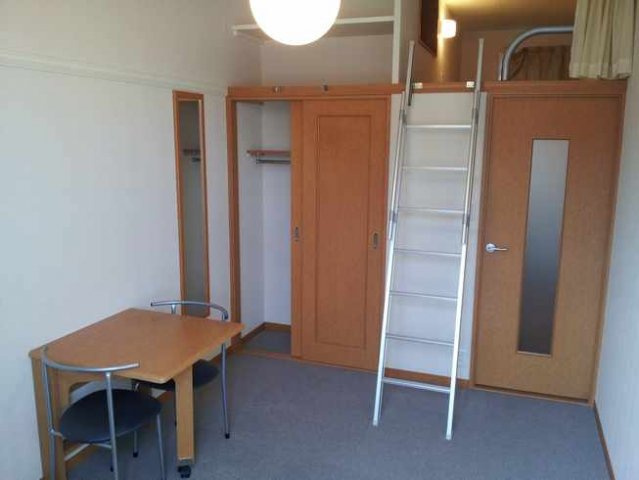 レオパレスＳＨＩＲＯＹＡＭＡⅢの居間・リビング