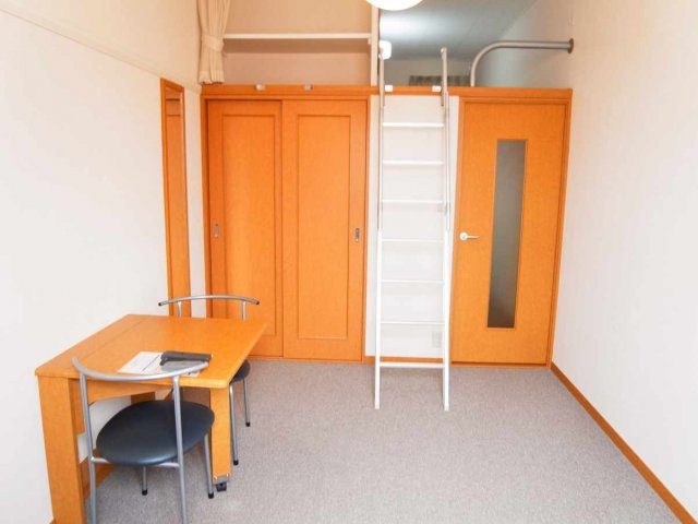 レオパレスボヌールの居間・リビング