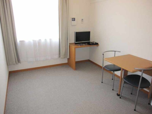 レオパレスボヌールの居間・リビング