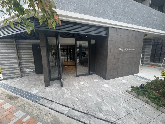 ファーストフィオーレ吹田レガーメのエントランス