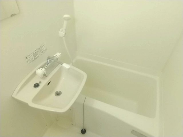 レオパレスグランパルク小柳の浴室