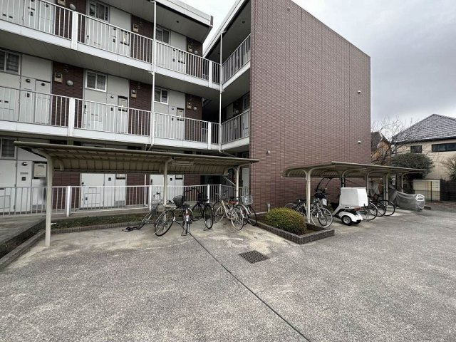 レオパレスグランパルク小柳のその他