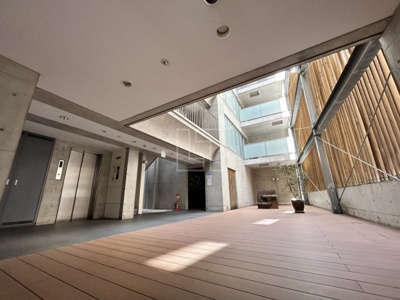 【ロビー】 | COURT HOUSE | COURT HOUSE（コートハウス）　ロビー