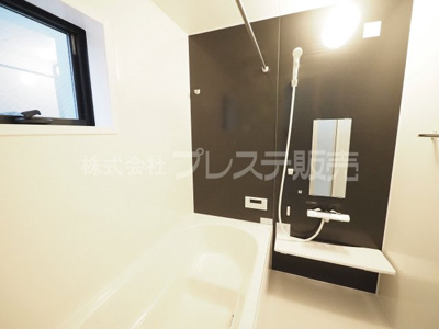 【浴室】 | 大和郡山市東岡町の新築一戸建 全３区画 | 現地写真（２号地浴室）浴室暖房乾燥機を標準装備！