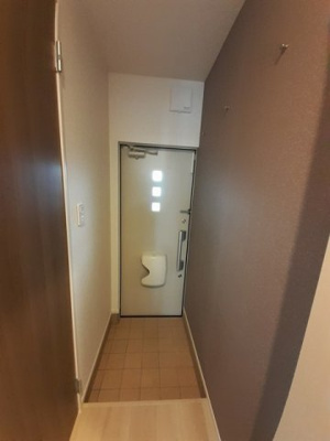 【玄関】 | シルクロード峯澤 | 明るい玄関です