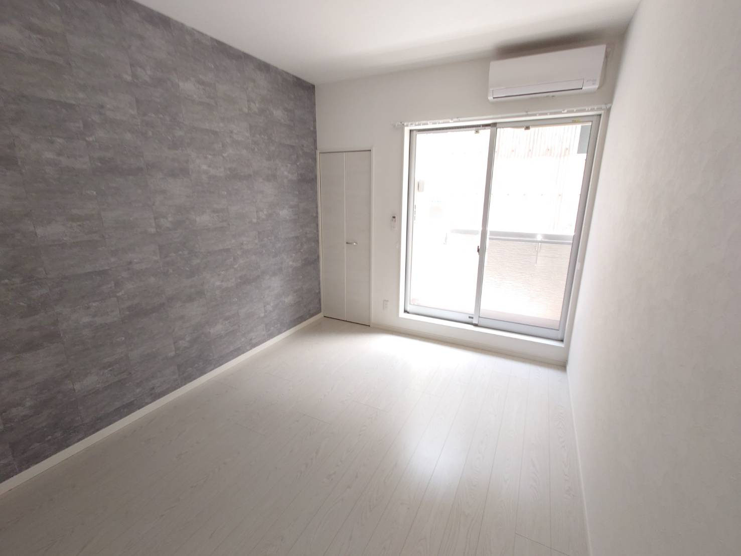 modern palazzo喜々津Soleilの居間・リビング|※室内画像は別号室のもの