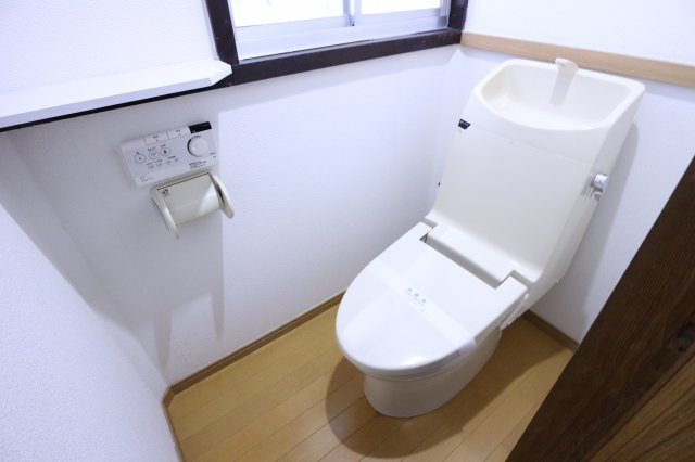 北舞子1丁目貸家のトイレ