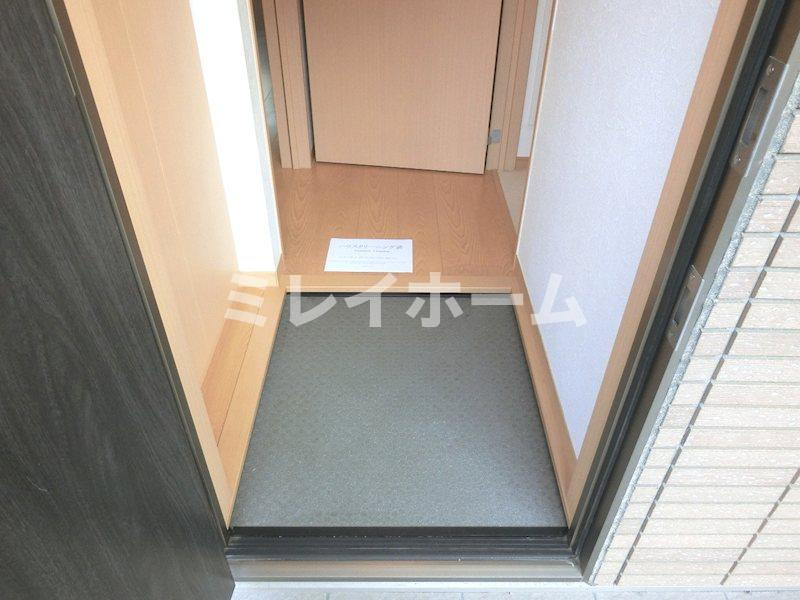 カーサ大井倉田の玄関