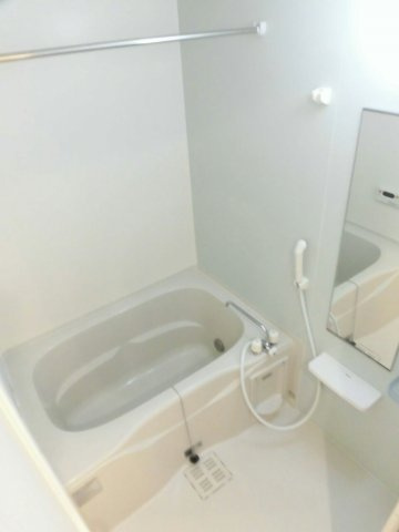 ホワイト　テールⅠの浴室