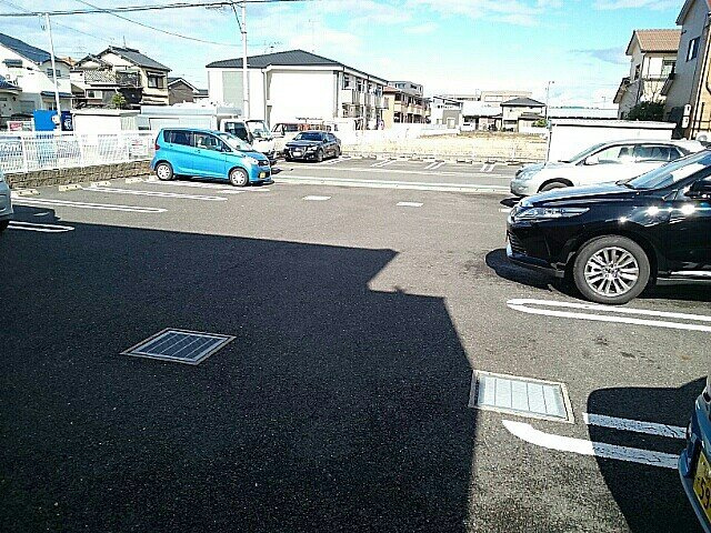 ヴィ　エレガントⅠの駐車場