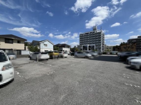 敷地内駐車場です