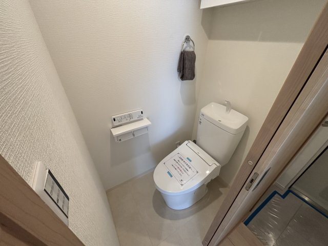 温水洗浄便座付きのトイレです