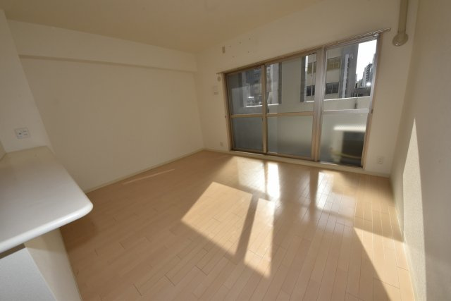 オーシャン松屋町の居間・リビング