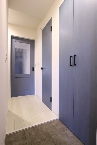 グルーブメゾン歌敷山の玄関