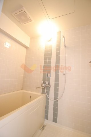 本多ハイツ長門石の浴室|お風呂で日々の疲れを落としましょう