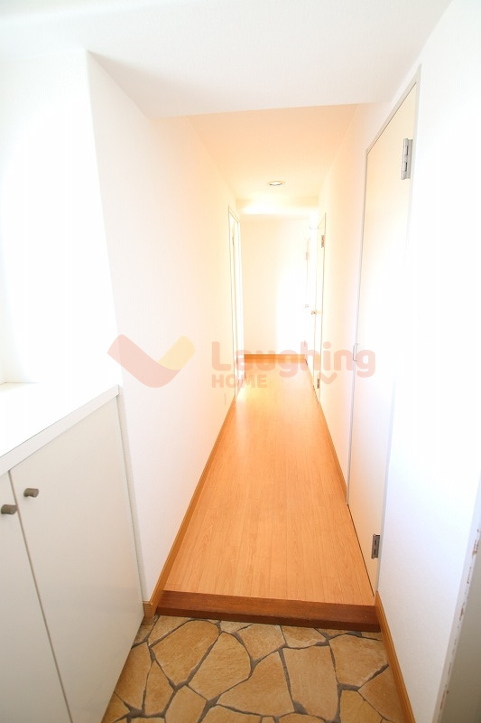 本多ハイツ長門石の玄関|シンプルで使いやすい玄関です