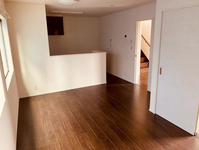 榎戸　中古戸建　2022年築の居間・リビング