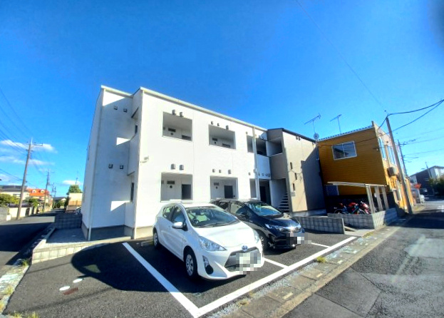 エマーブルの外観|駐車場置き場3台