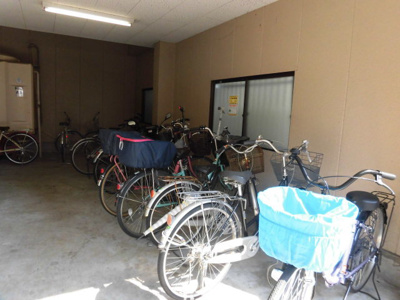 【その他共用部分】 | 平ハツマンション | 屋根付きの駐輪場です