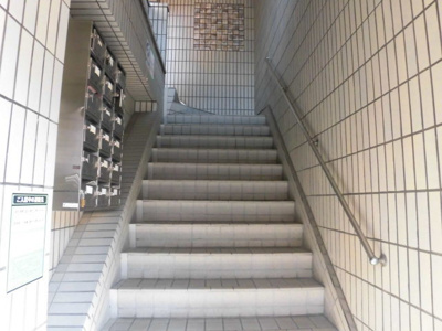 【その他共用部分】 | 平ハツマンション | 建物内の階段です