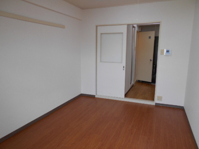 【居間・リビング】 | 平ハツマンション | 広々としたお部屋です