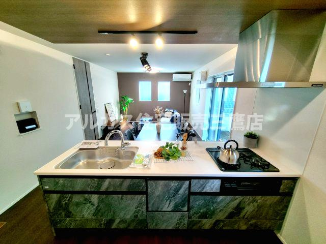 【内覧動画公開中！】三鷹市上連雀８丁目 中央線 三鷹駅 新築戸建のキッチン