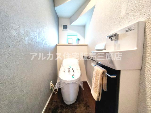 【内覧動画公開中！】三鷹市上連雀８丁目 中央線 三鷹駅 新築戸建のトイレ