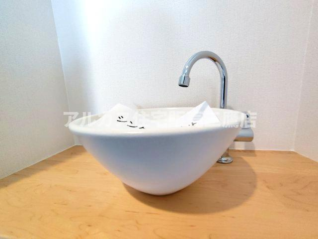 【内覧動画公開中！】三鷹市上連雀８丁目 中央線 三鷹駅 新築戸建の独立洗面台