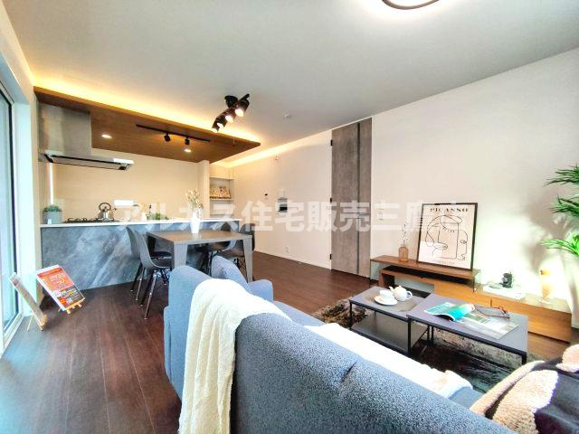 【内覧動画公開中！】三鷹市上連雀８丁目 中央線 三鷹駅 新築戸建の居間・リビング