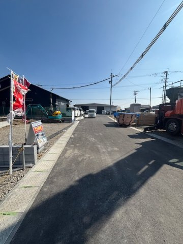 大川市三丸第2　1号棟の前面道路含む現地写真