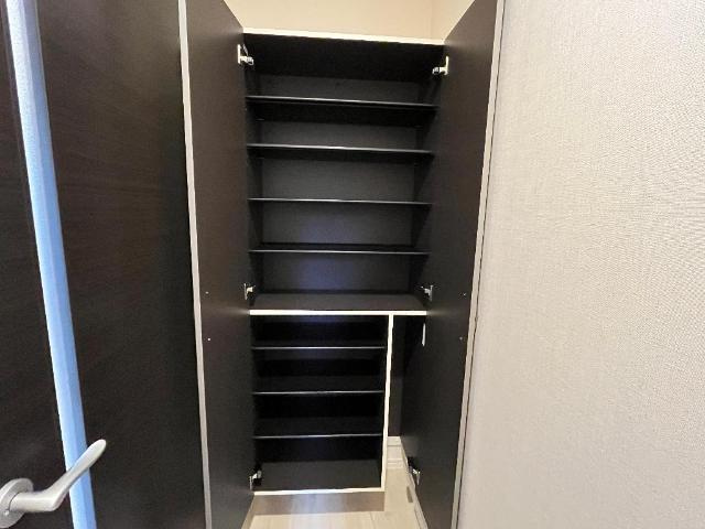 寝屋川市堀溝１丁目のアパートの収納|下駄箱