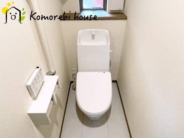 上尾市大字上尾下　4期　新築一戸建て　ハートフルタウン　Bのトイレ|トイレは抗菌仕様で、汚れや菌が付着しにくい素材を採用。日々のお手入れが格段に楽になり、清潔な状態を長く保て、新築だからこそ実現できる“いつでも清潔が続くトイレ”です。																	