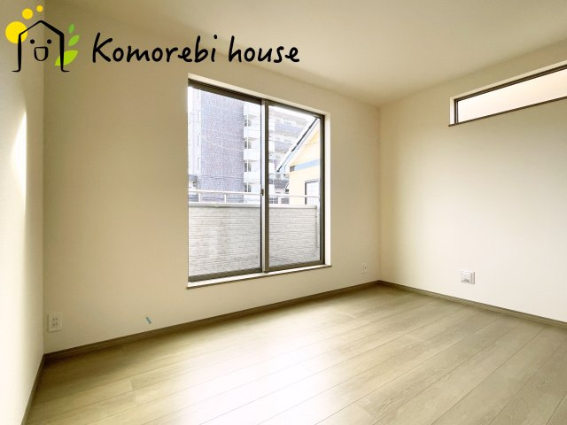 上尾市大字上尾下　4期　新築一戸建て　ハートフルタウン　Bの寝室|一日の疲れをゆっくり癒せる主寝室は、ベッドを置いてもゆとりある広さが魅力。収納完備で衣類もスッキリ収まり、静かで落ち着いた空間が快適な眠りをサポートします。															