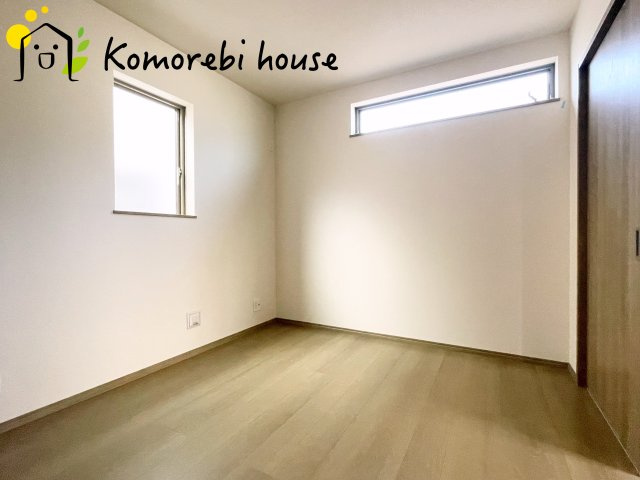 上尾市大字上尾下　4期　新築一戸建て　ハートフルタウン　Bの洋室|一日の疲れをゆっくり癒せる洋室は、ベッドを置いてもゆとりある広さが魅力。収納完備で衣類もスッキリ収まり、静かで落ち着いた空間が快適な眠りをサポートします。															