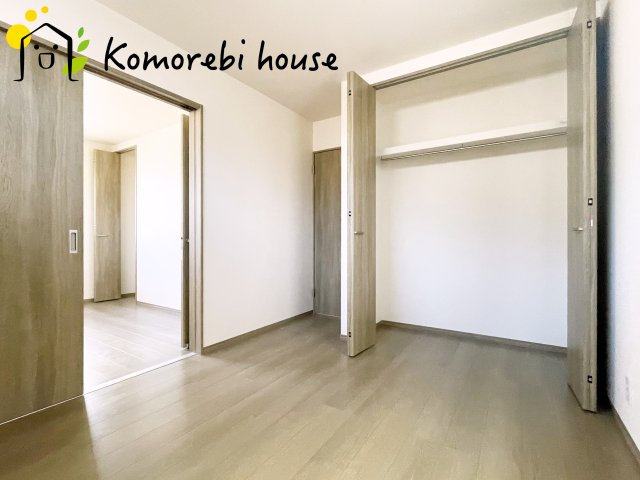 上尾市大字上尾下　4期　新築一戸建て　ハートフルタウン　Bの収納|ハンガーラック付きのクローゼットがあり、洋服もしっかり収納できます。