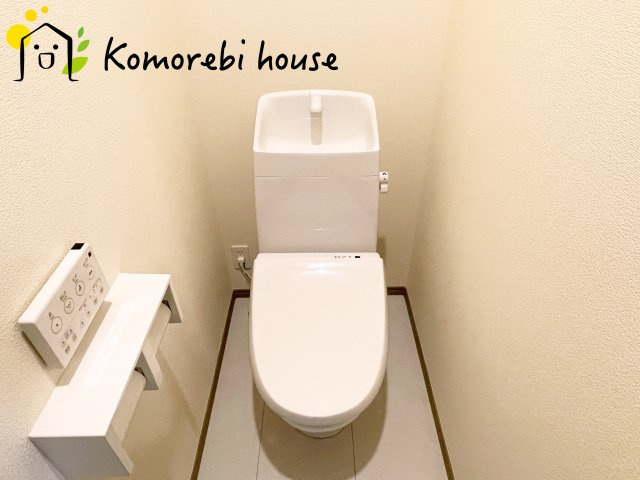 上尾市大字上尾下　4期　新築一戸建て　ハートフルタウン　Bのトイレ|2階にもトイレがあることで、朝の混雑が解消し生活動線がスムーズに。新築ならではの間取り設計で、毎日の“プチストレス”が驚くほど減ります。															