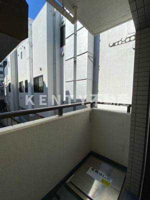 【バルコニー】 | 西小山アパートメント | 暖かな日差しのふりそそぐバルコニー