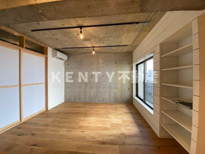 【寝室】 | 西小山アパートメント | 広くて明るい寝室