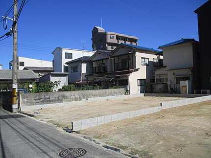 広島市佐伯区隅の浜2丁目　新築一戸建ての前面道路含む現地写真