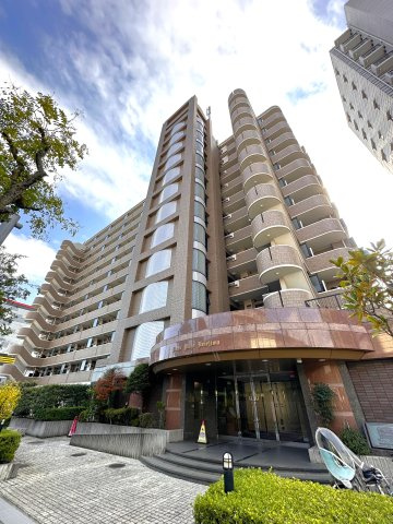 ライオンズプラザ梅島の外観|お客さまが安心して物件探しをできる空間を目指しています！安心・信頼がモットーのお住まいの情報館『クランディア』へ！