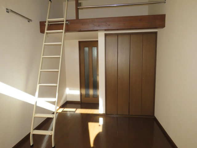 ロイヤルコーポ　B棟の洋室