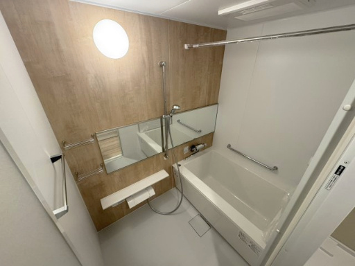 出窓になっているのが特徴の洋室♪