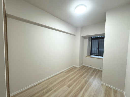 こちらのお部屋も出窓になっていてクローゼットが広く、子供部屋にもおすすめ♪