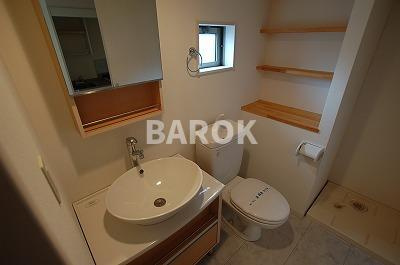 チェルカーレ大橋の洗面所