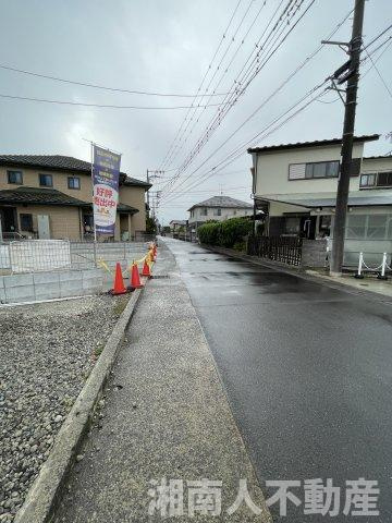 小田原市栢山の新築一戸建の前面道路含む現地写真|前面道路含む現地写真です