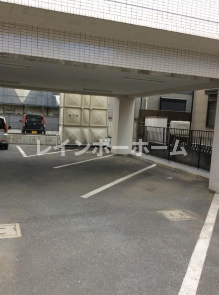 グリシーナの駐車場