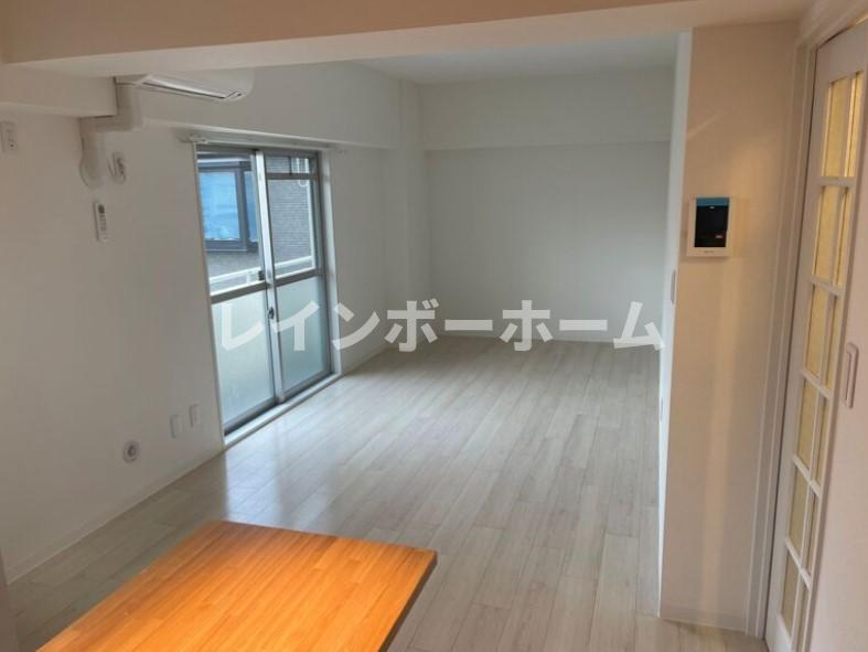 グリシーナの寝室