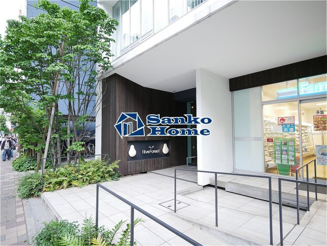 Ｉ　ＬＩＶＥ　ＦＯＲＥＳＴのエントランス