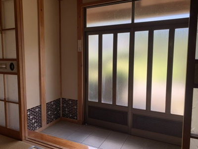 【玄関】 | 春日町広瀬中古住宅680万円