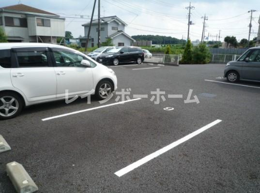 鎌ケ谷市粟野のアパートの駐車場|駐車場があります